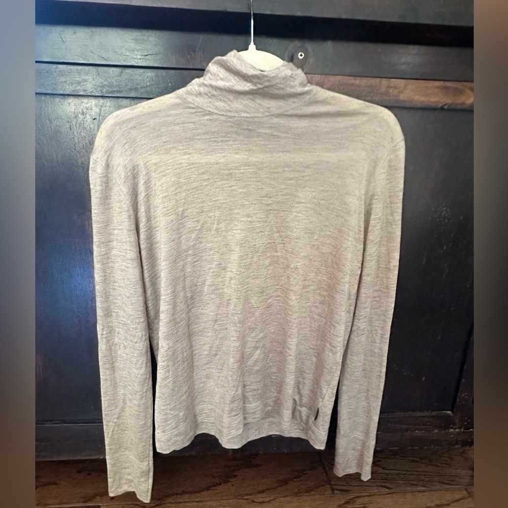AKRIS Long Sleeve Turtle Neck Top. US 6